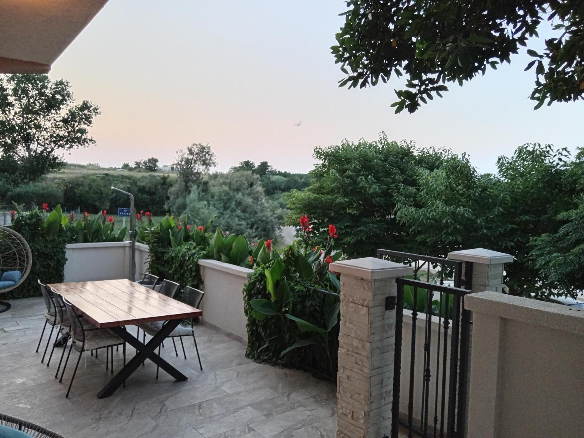 Seaview Holiday Apartments, Ventura Нин Екстериор снимка