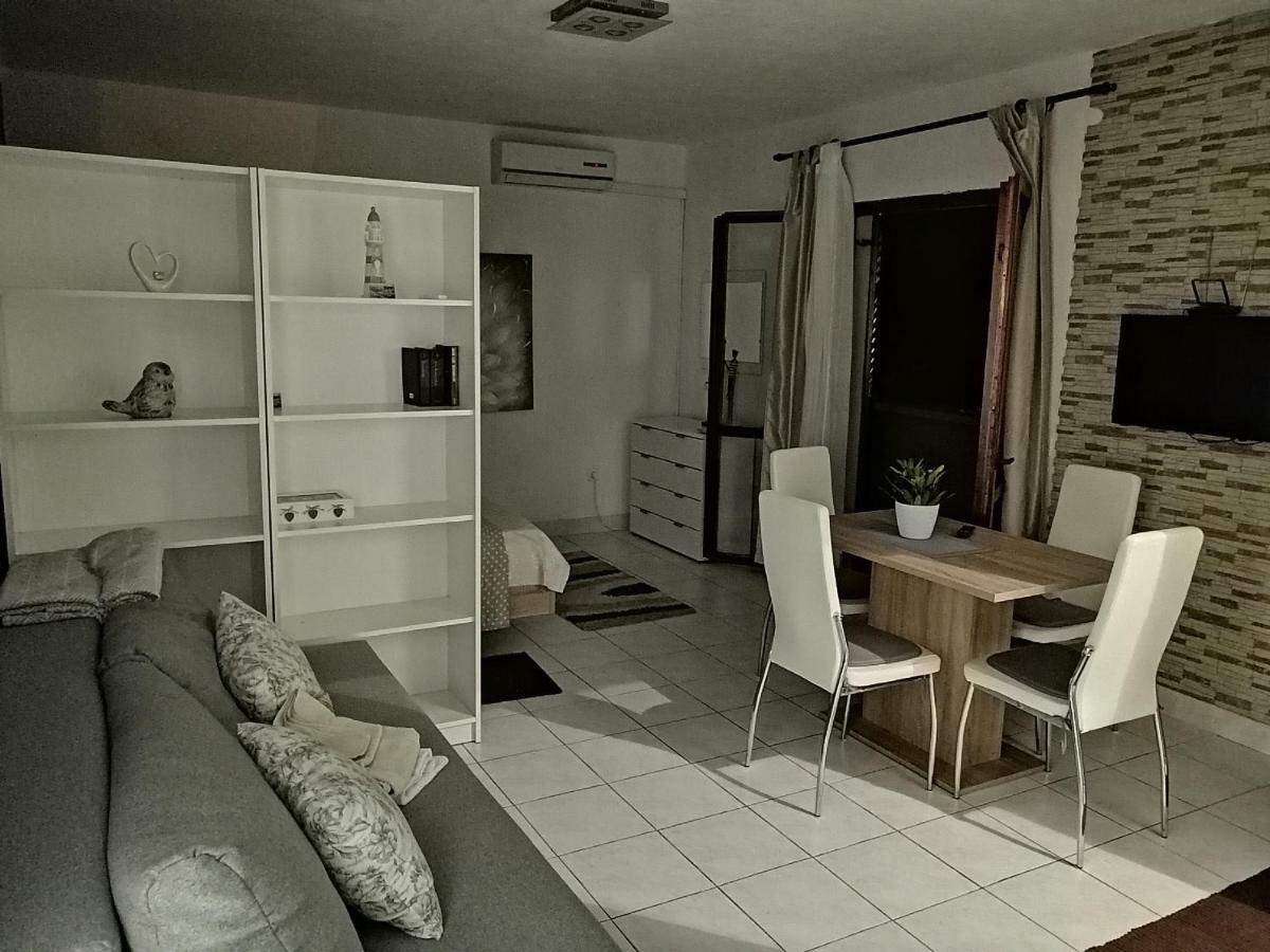 Seaview Holiday Apartments, Ventura Нин Екстериор снимка