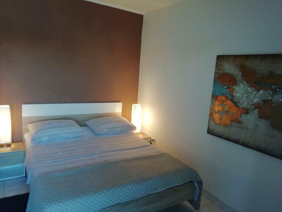 Seaview Holiday Apartments, Ventura Нин Екстериор снимка